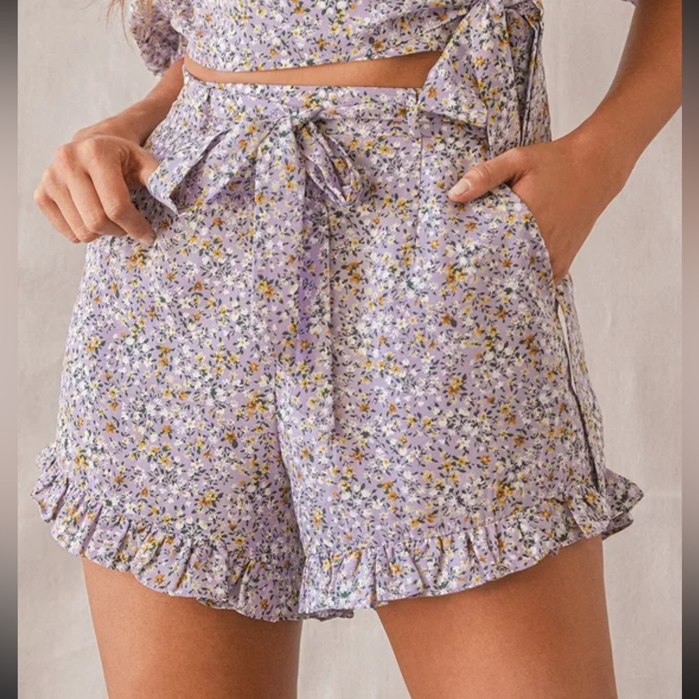Lulu’s Purple Floral Ruffled shorts
